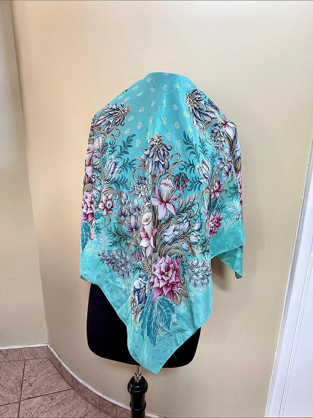 Posad square shawl ะะปะฐัะพะบ Floral Silk Shawl in Blue & Pink NWT
